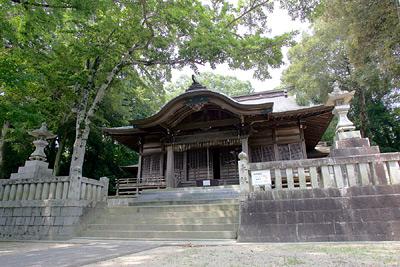 正面から見た稲荷神社の写真