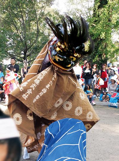 稲荷神社奉納獅子楽の写真