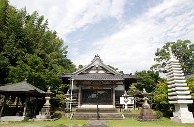 円大山常立寺を正面から見た写真