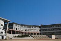 方城中学校の全景写真