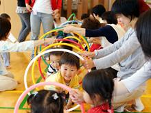 (写真)親子りずむ遊び