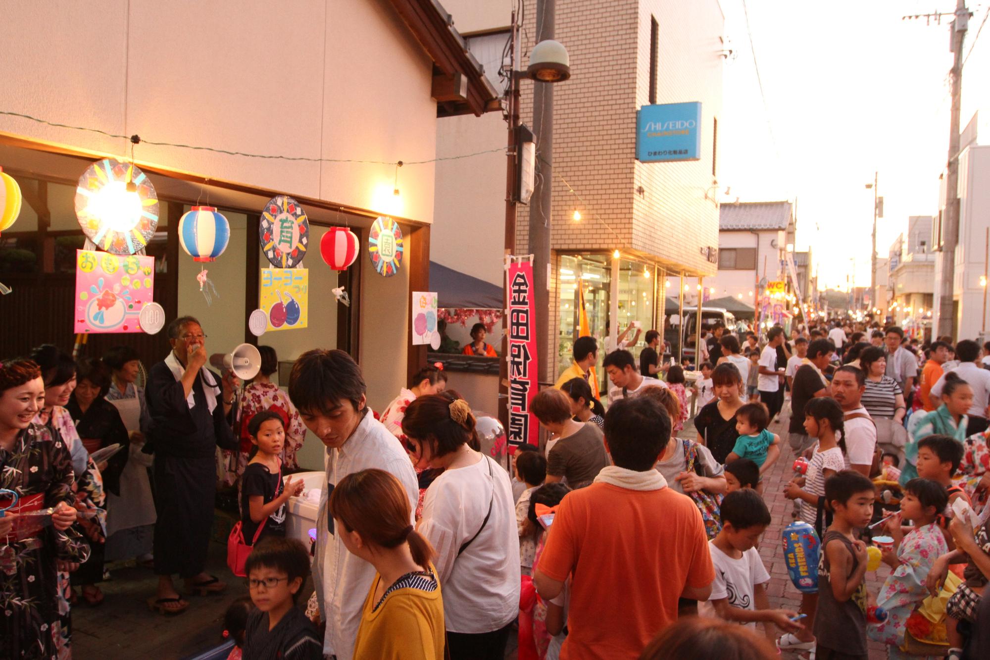 アイラブフクチフェスタ商店街の様子